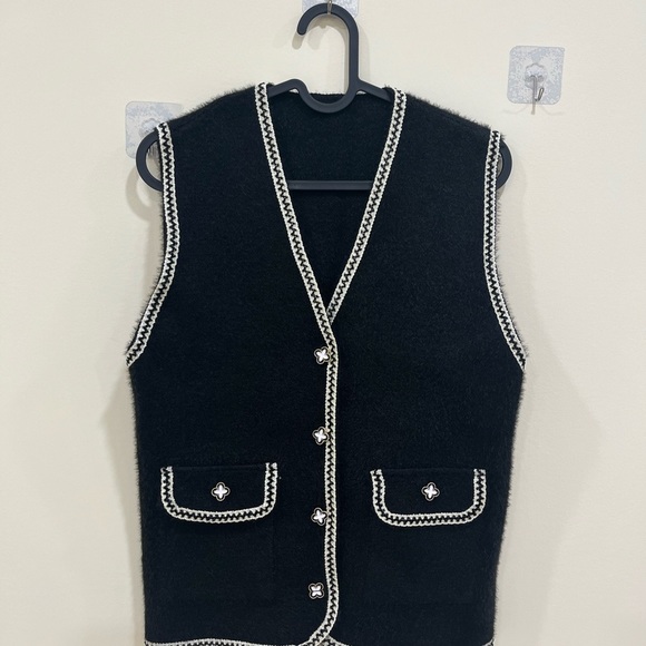 Women's Short Knitted Vest Cardigan - Picture 1 of 4